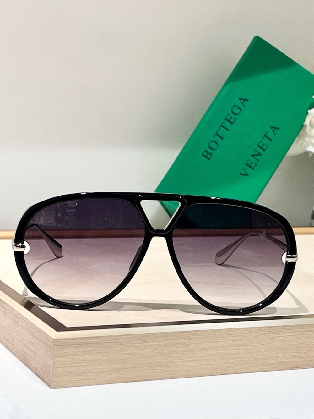 Bottega Veneta Black Gradient Pilot Sunglasses